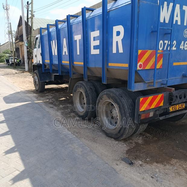 Isuzu Truck - thumbnail 3