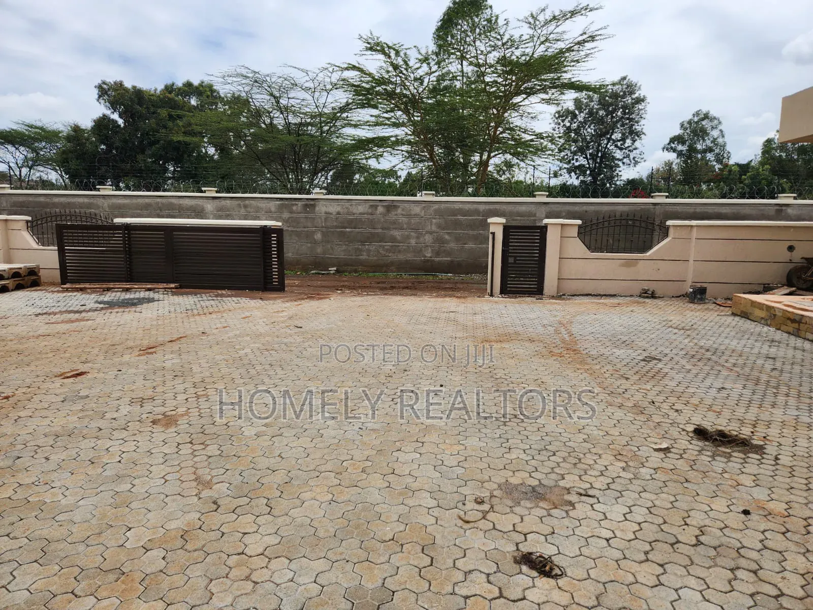 6bdrm Mansion in Bogani, Karen for sale