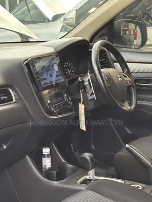 Mitsubishi Outlander 2012 White