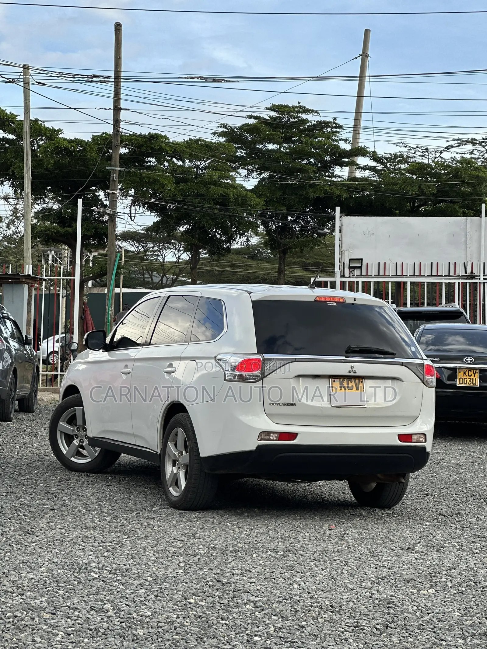 Mitsubishi Outlander 2012 White