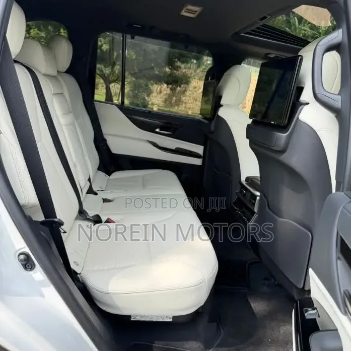 Lexus LX LX 600 2022 White
