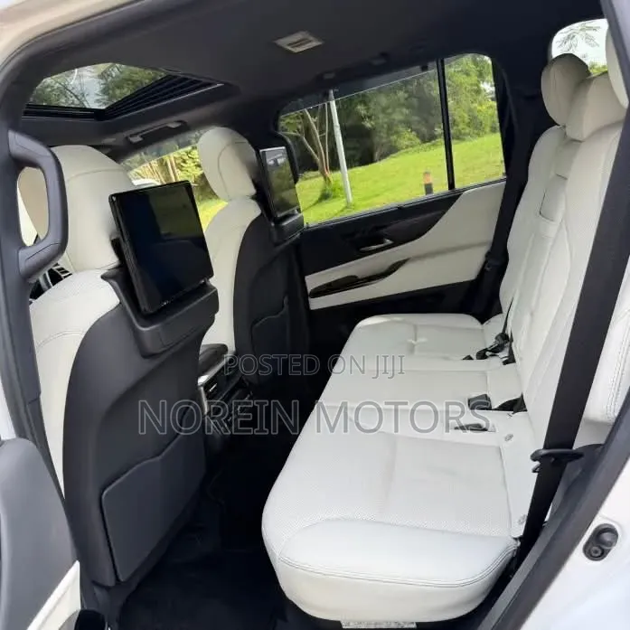 Lexus LX LX 600 2022 White