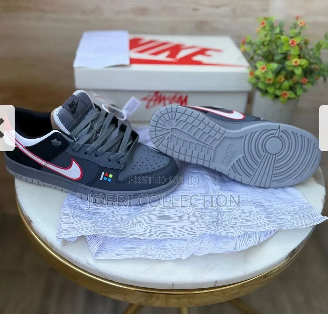 Nike Sb Dunk Low”Supreme Grey “
Quality Leather Sneakers