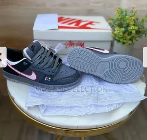 Nike Sb Dunk Low”Supreme Grey “
Quality Leather Sneakers