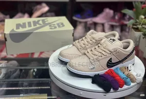 Nike Sb Dunk Low”Pro Pearl White Fossil “
Quality Leather Sneakers