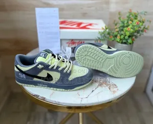 Nike Sb Dunk Low “Camper Green Supreme 94 “
Quality Leather Sneakers