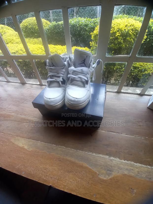 Air Jordans 4 - thumbnail 2