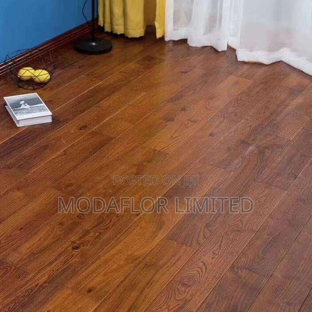 Laminate Floor Boards for Clean, Modern and Stylish Interiors Use