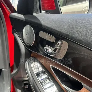 Mercedes-Benz C200 2019 Red