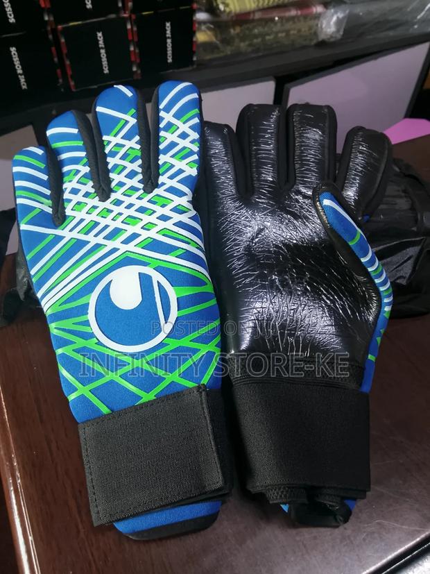 Goalkeeper Gloves Available in Size 9,10,11 - thumbnail 2