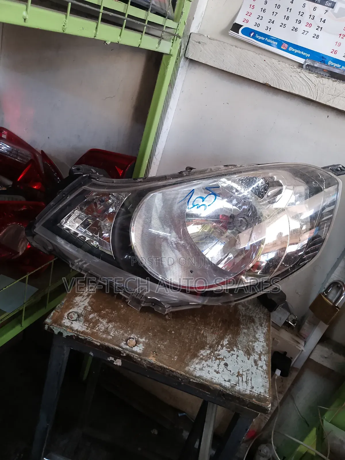 Nissan Ad Headlight