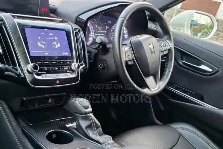 Toyota Crown 2019 White