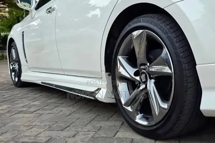 Toyota Crown 2019 White