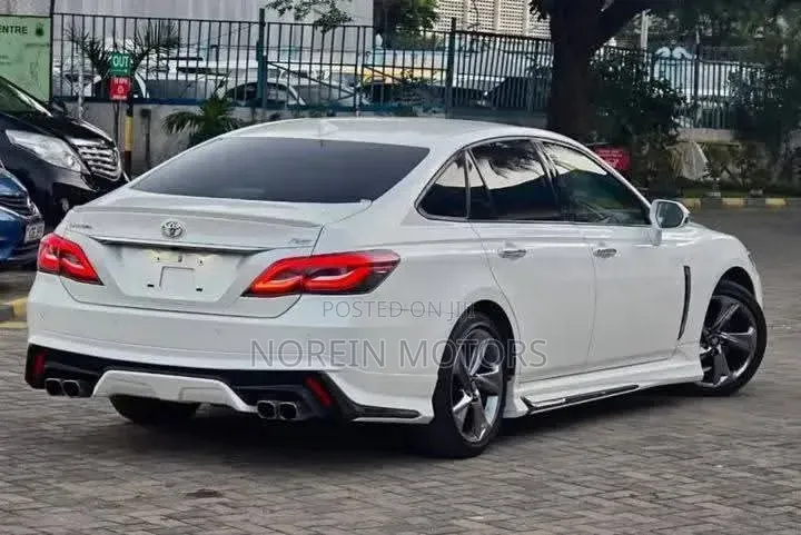 Toyota Crown 2019 White
