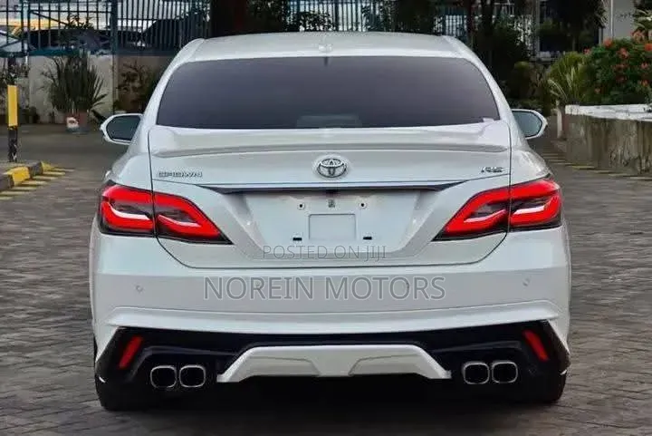 Toyota Crown 2019 White