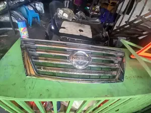 Nissan Serena C26 Front Grille 2010–2016 Original Ex-Japan
