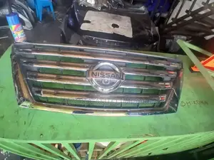 Nissan Serena C26 Front Grille 2010–2016 Original Ex-Japan
