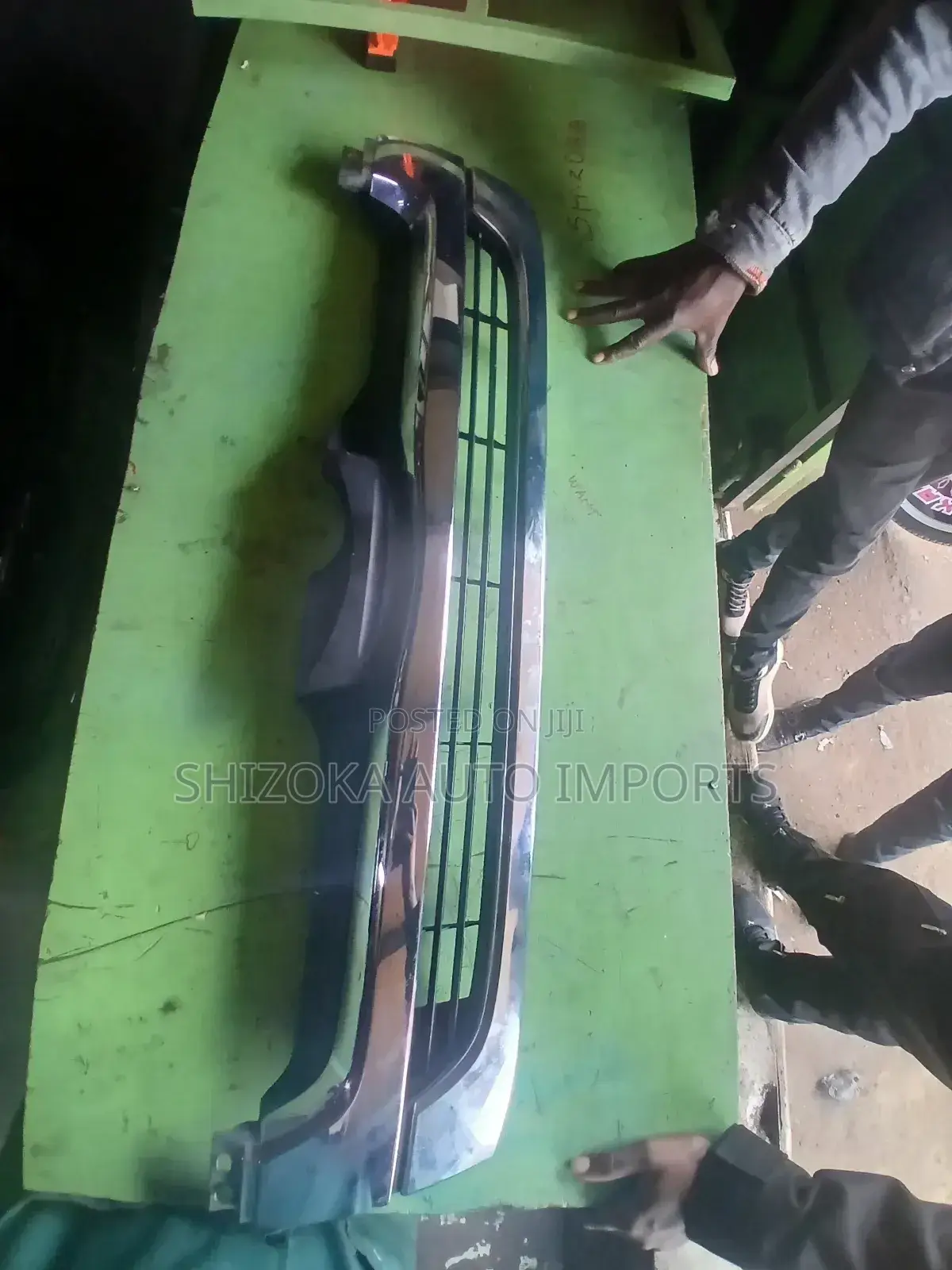 Toyota Hiace 7l Front Grille Original Ex-Japan