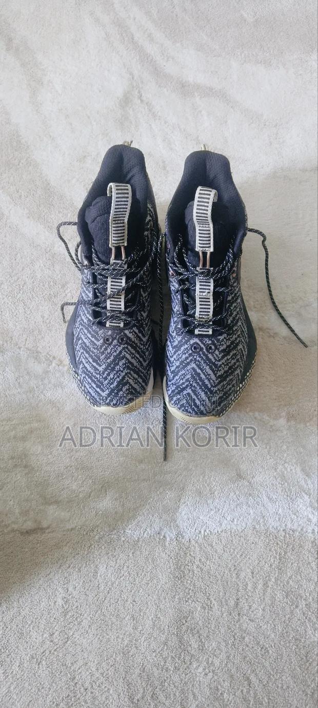 Basketball Shoes - thumbnail 3