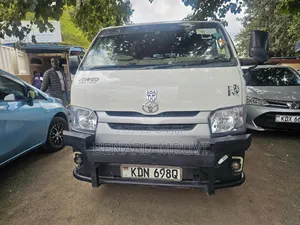 Toyota HiAce 2016 White