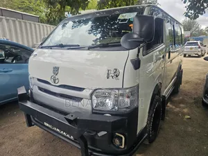 Toyota HiAce 2016 White