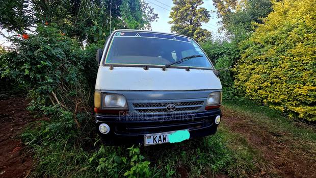 Toyota HiAce 1999 White