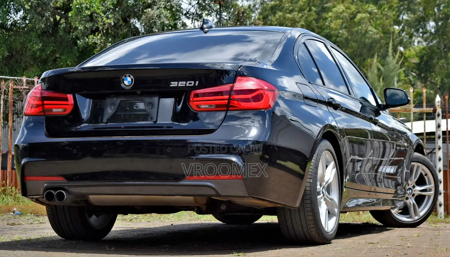 BMW 320i Sedan RWD 2017 Black