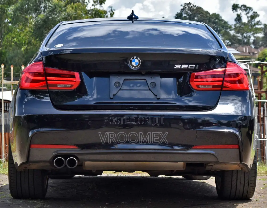 BMW 320i Sedan RWD 2017 Black