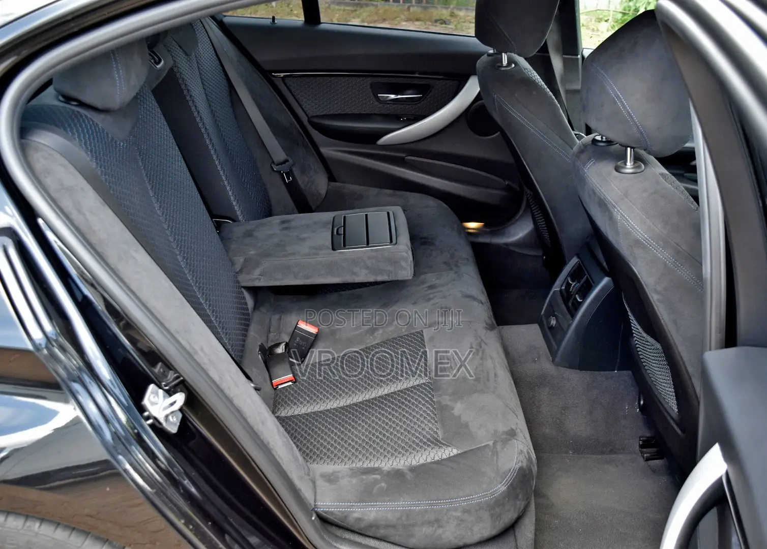 BMW 320i Sedan RWD 2017 Black