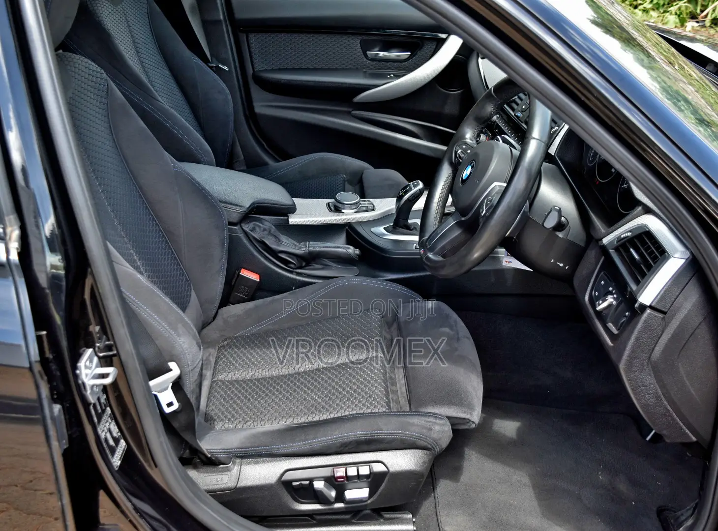 BMW 320i Sedan RWD 2017 Black