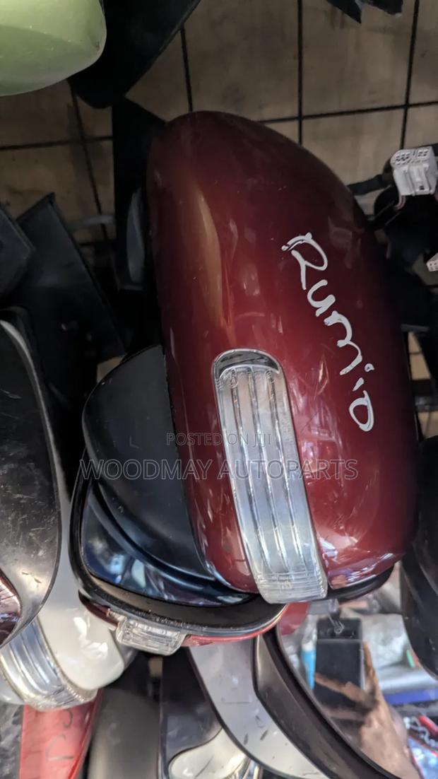Toyota Rumion Sidemirror