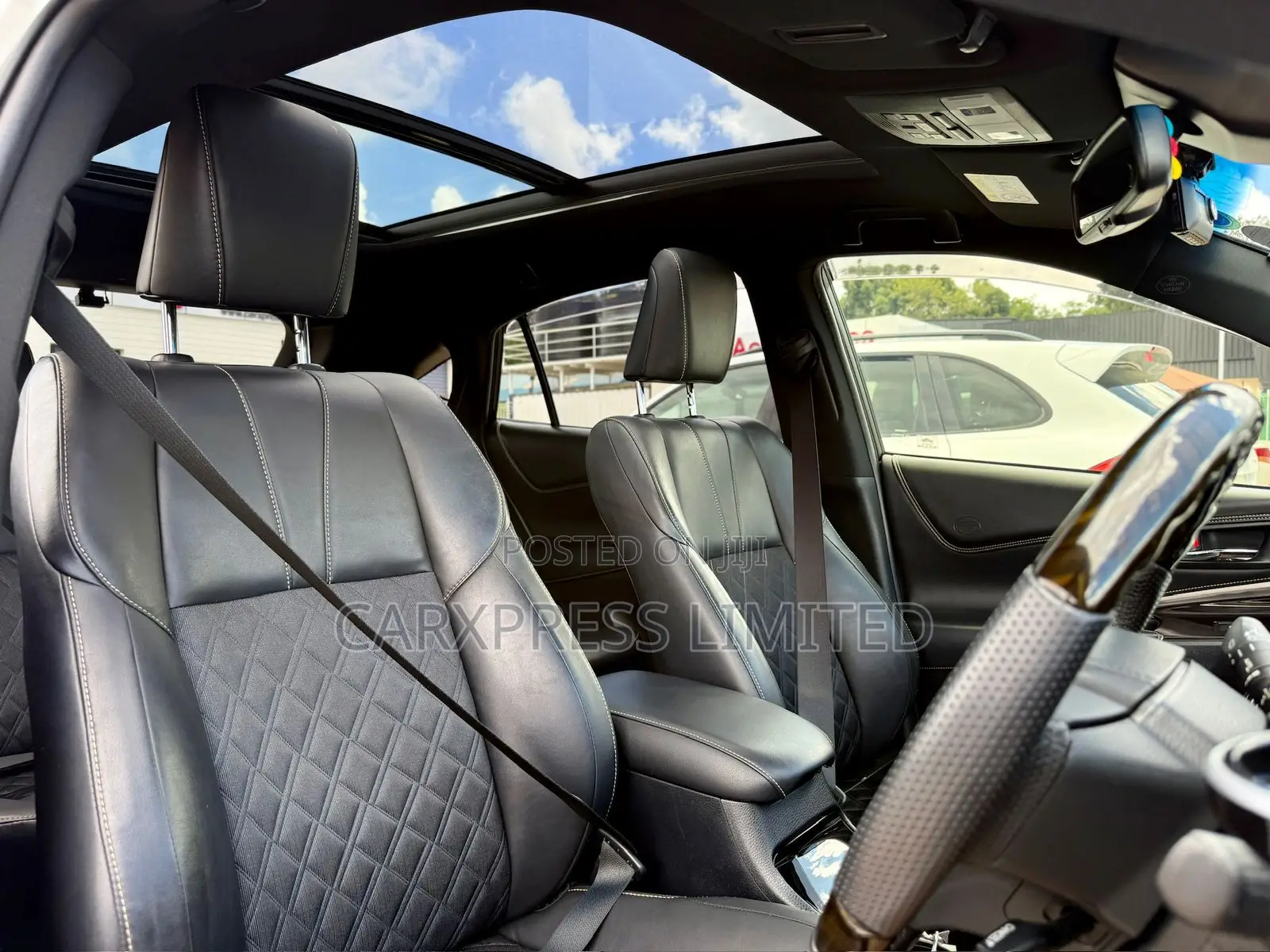 Toyota Harrier 2.0 4WD 2019 White