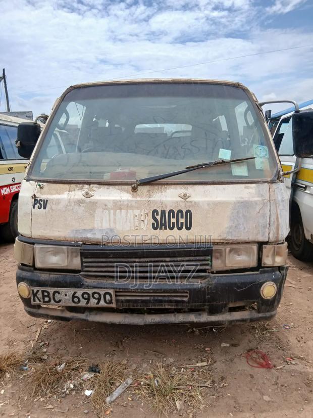 Nissan Caravan (Urvan) 2005 White