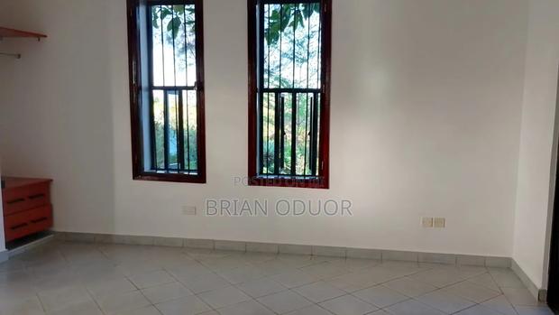 5bdrm House in Mum And Dad, Shimo La Tewa for sale