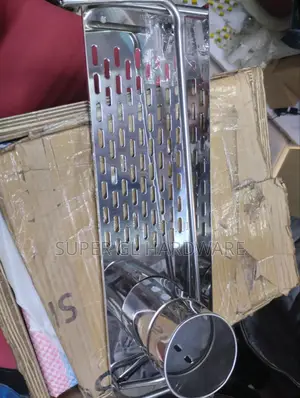 Single Rectangle Shelf With a Toothbrush Cup
