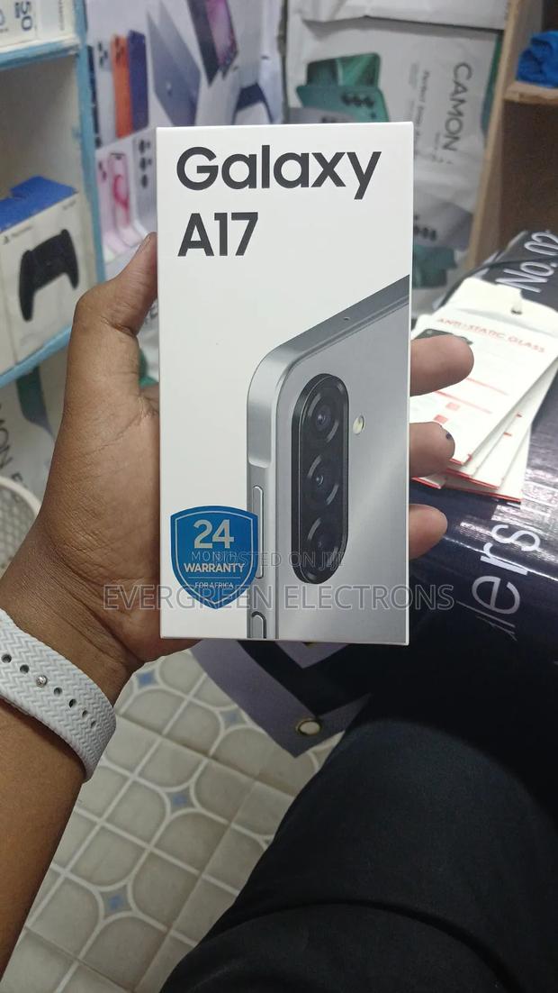 New Samsung Galaxy A17 128 GB Gray - thumbnail 2