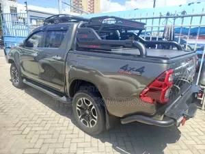 Toyota Hilux 2020 Gray
