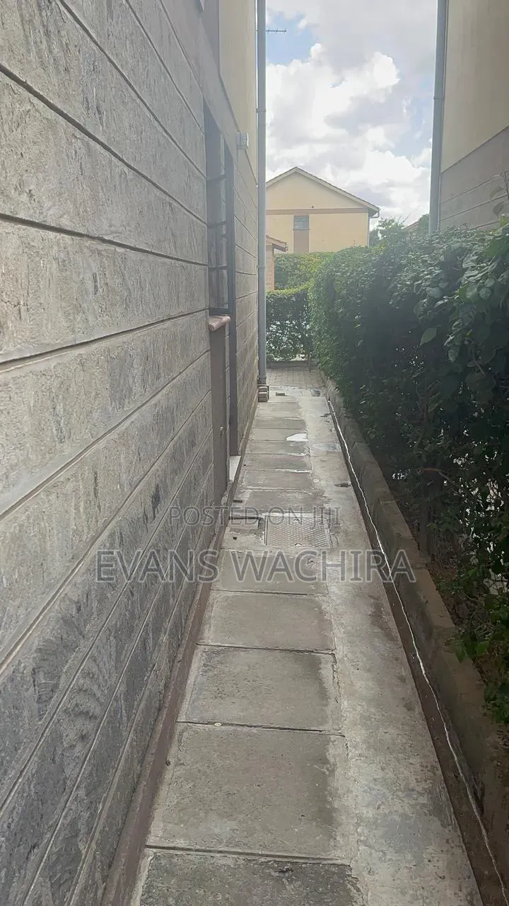 4bdrm House in Komarock Estate for sale