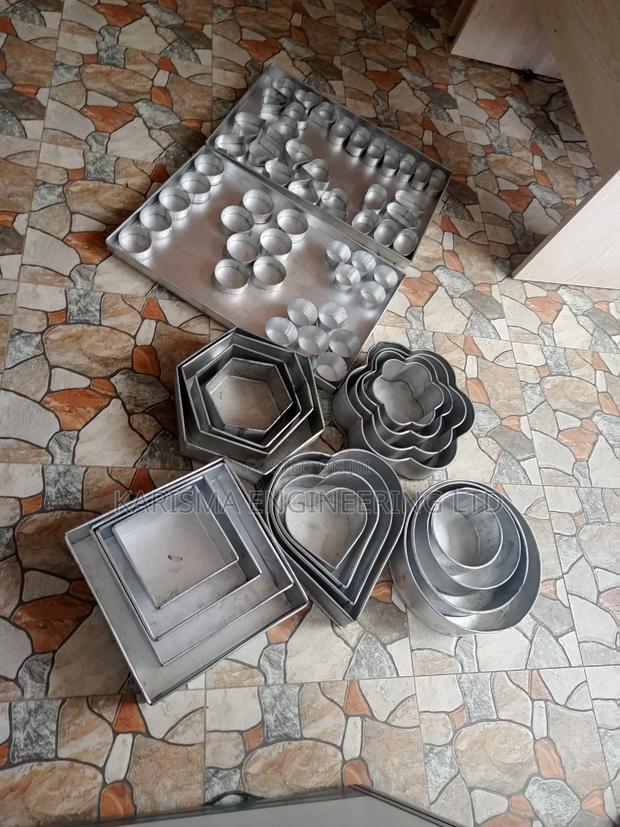 Heavy Duty Cake Tins
