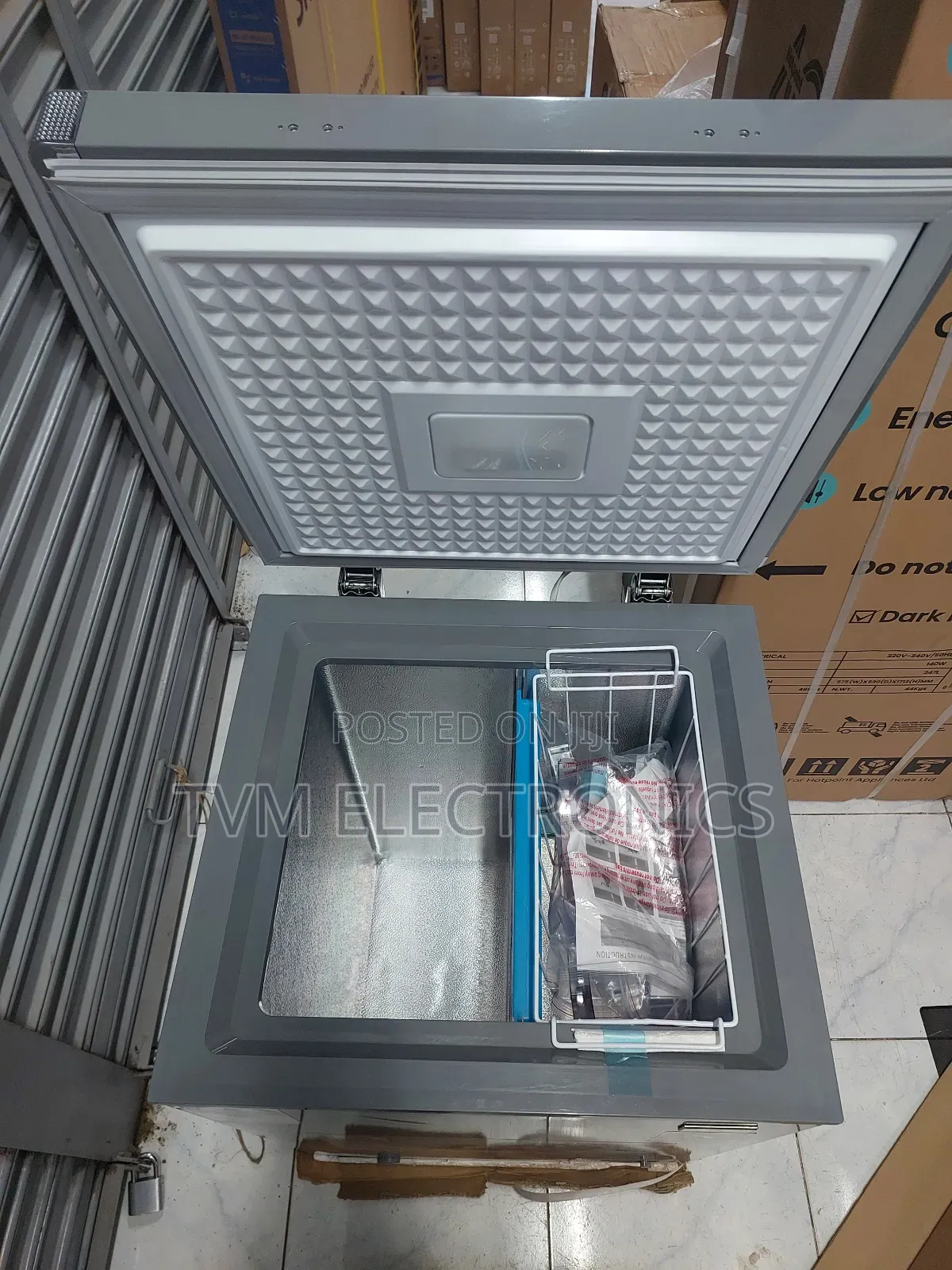 Smart Pro 93l Chest Freezer With Adjustable Thermostat