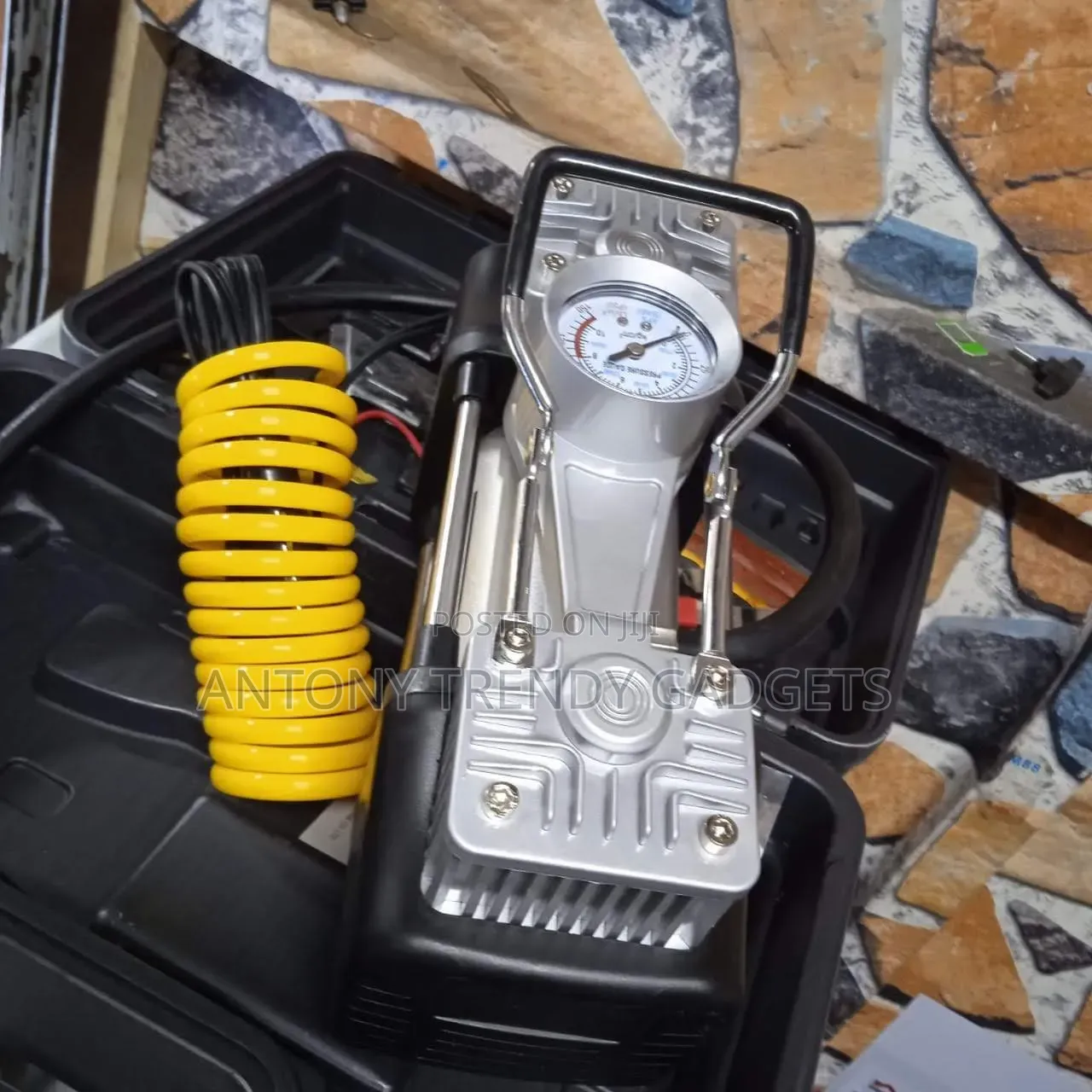 Powerful 12v Compressor – Fast Inflation in Minutes