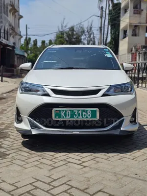 Toyota Corolla Fielder 1.5 Hybrid FWD 2018 Pearl