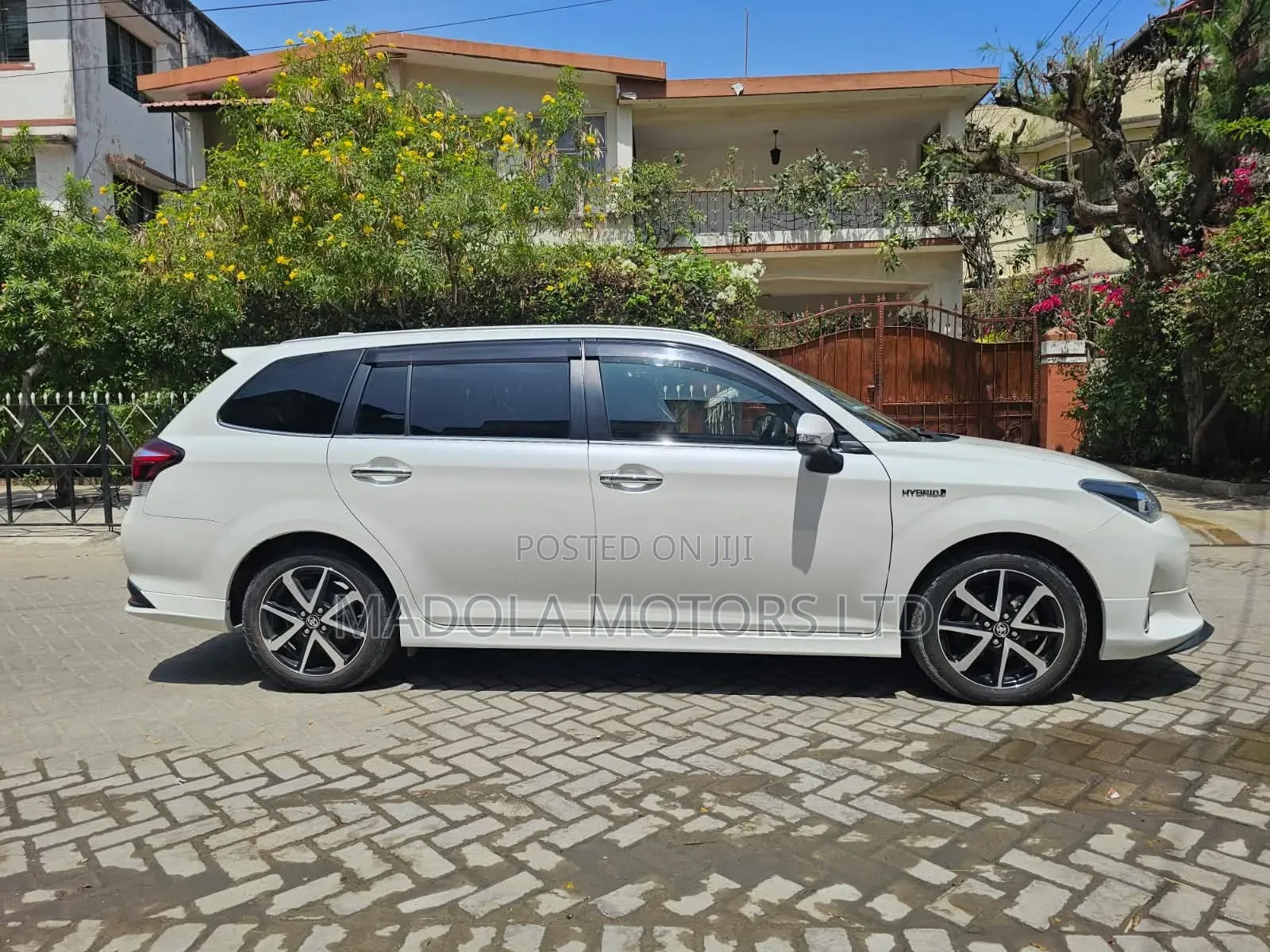 Toyota Corolla Fielder 1.5 Hybrid FWD 2018 Pearl