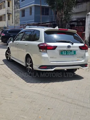 Toyota Corolla Fielder 1.5 Hybrid FWD 2018 Pearl