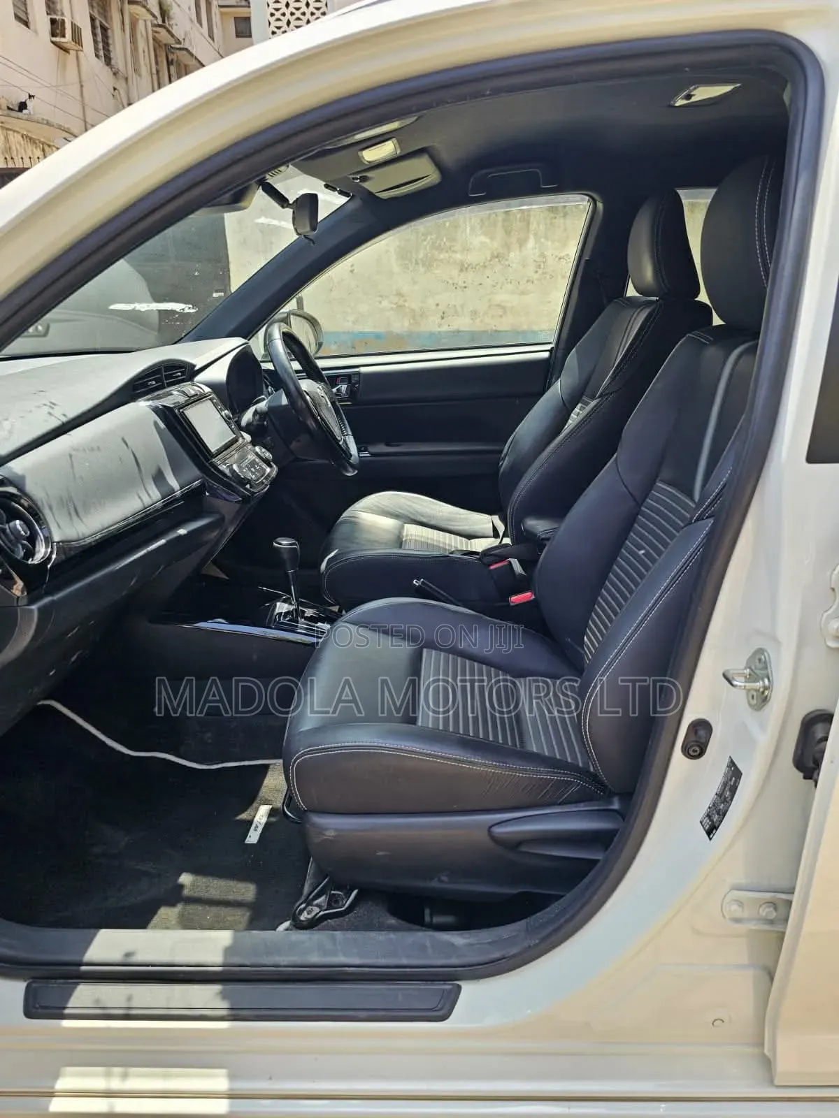 Toyota Corolla Fielder 1.5 Hybrid FWD 2018 Pearl