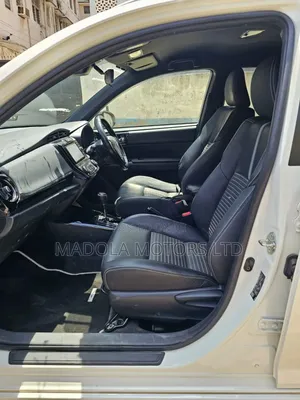 Toyota Corolla Fielder 1.5 Hybrid FWD 2018 Pearl