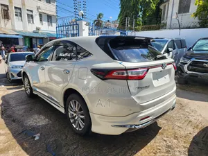 Toyota Harrier 2.0 2020 White