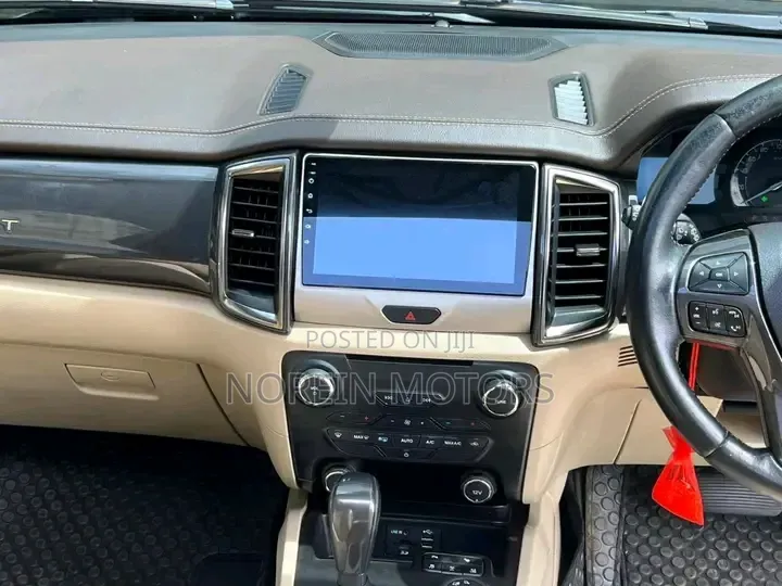 Ford Everest 2016 Matt Black