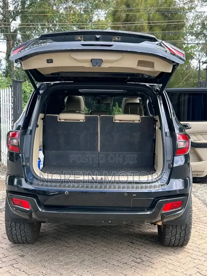 Ford Everest 2016 Matt Black