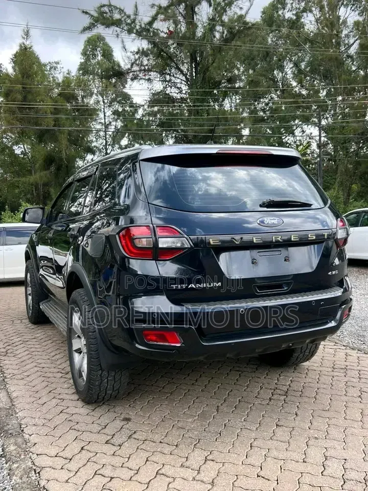 Ford Everest 2016 Matt Black